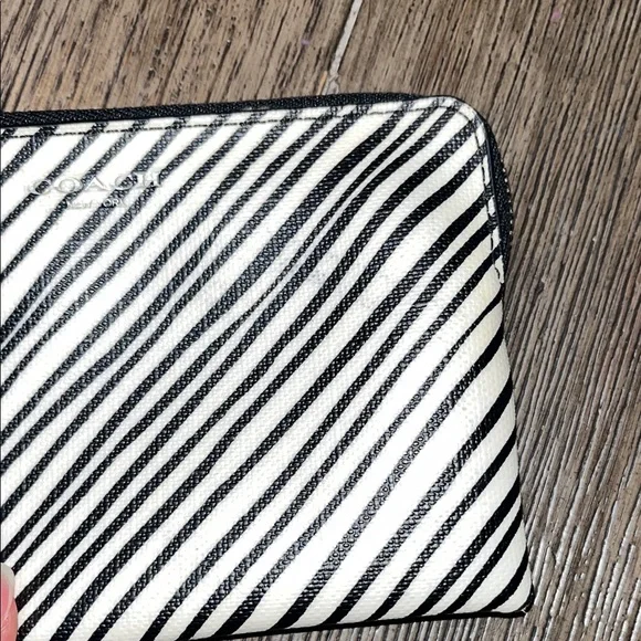 EUC Coach Leather Wristlet Clutch - Picture 5 of 8